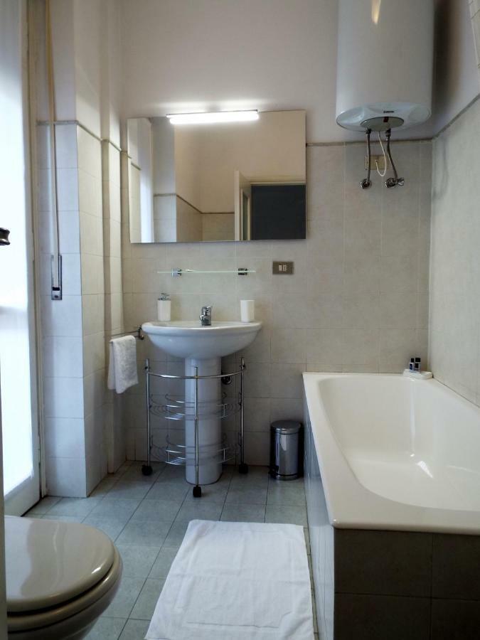 Lacaralele Apartment Milano Eksteriør billede